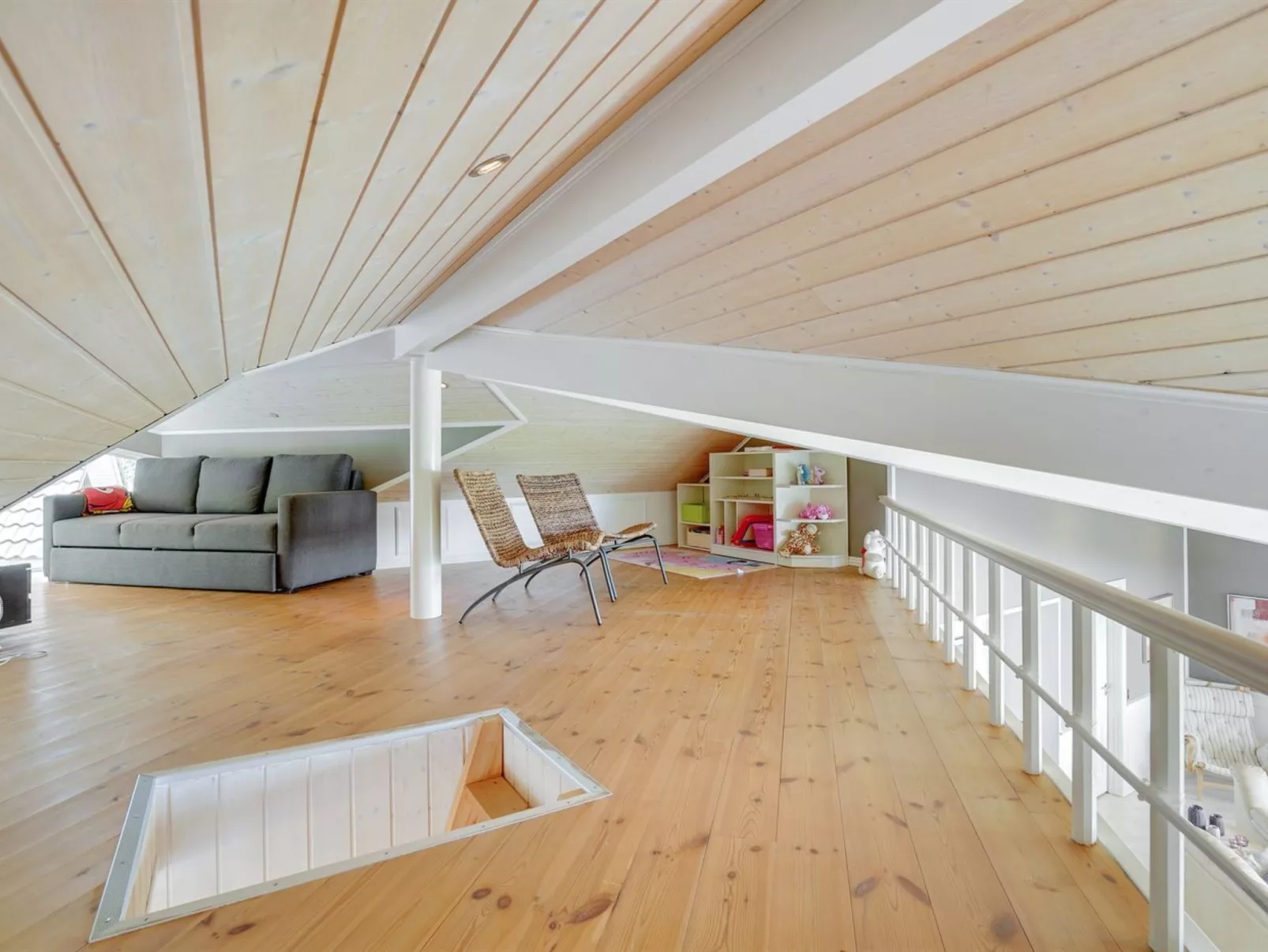 "Regnwald" - 400m to the fjord-Dedans