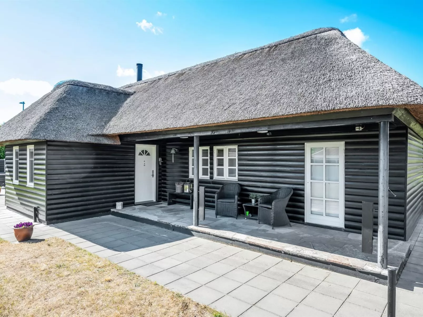 "Aila" - 1.4km from the sea-Draußen