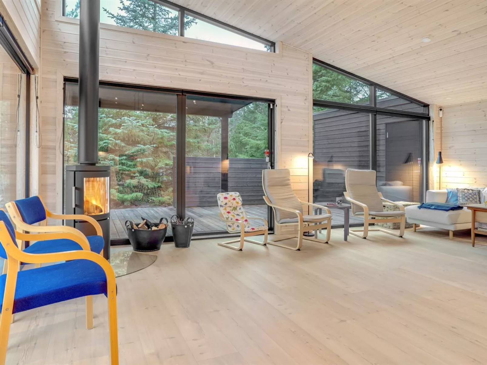 "Gunnor" - 1.3km from the sea-Inside