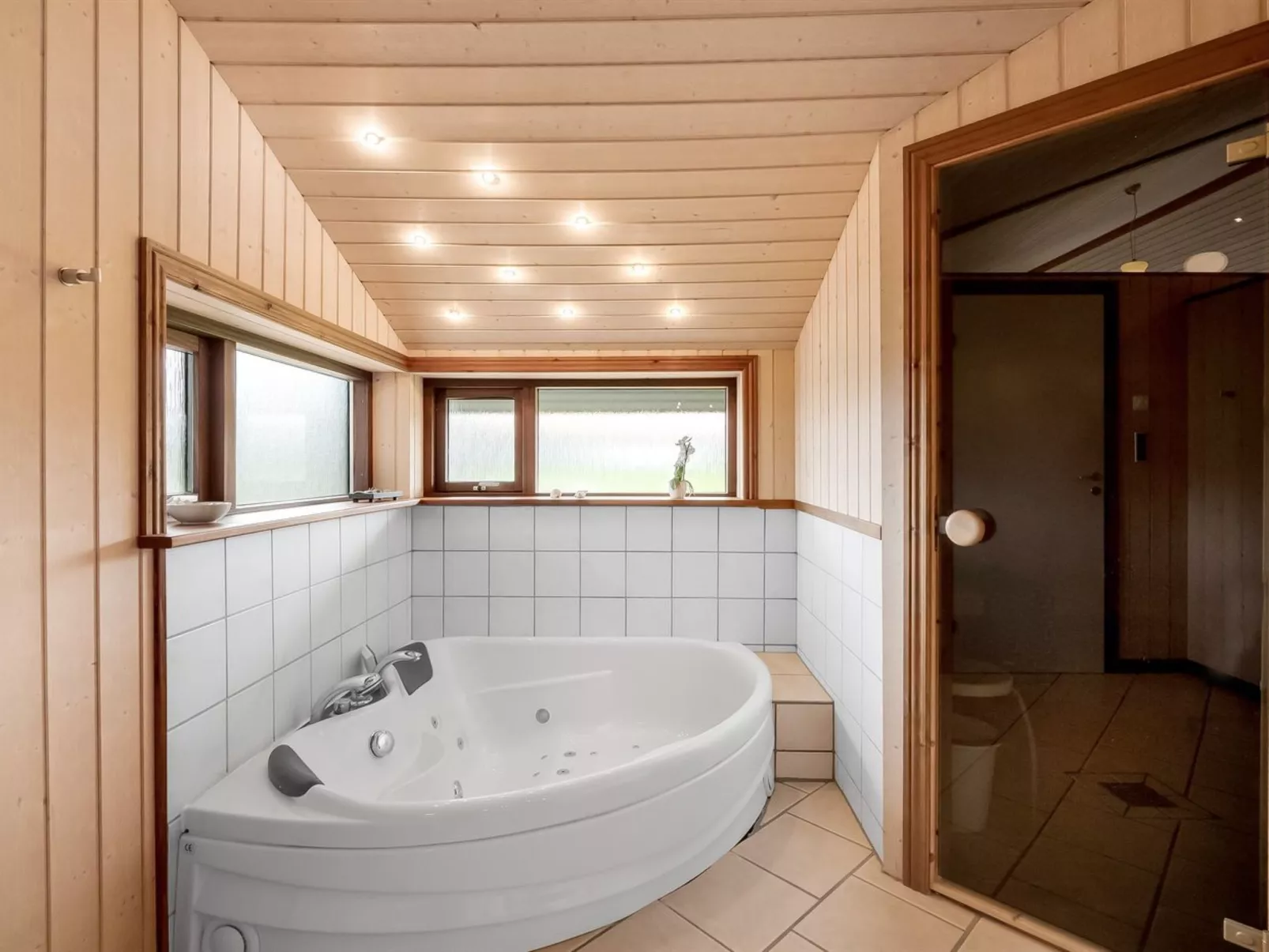 "Malila" - 400m to the fjord-Inside