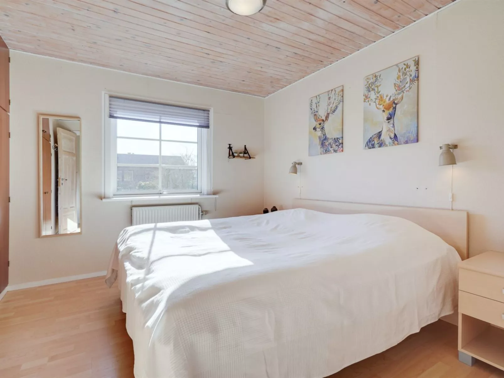 "Harrieth" - 16km from the sea-Drinnen