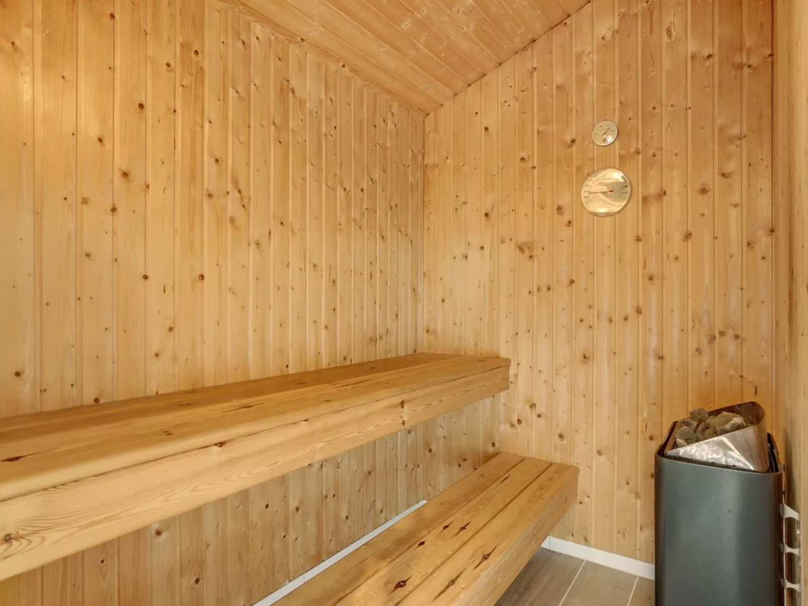 "Folke" - 250m from the sea-Drinnen