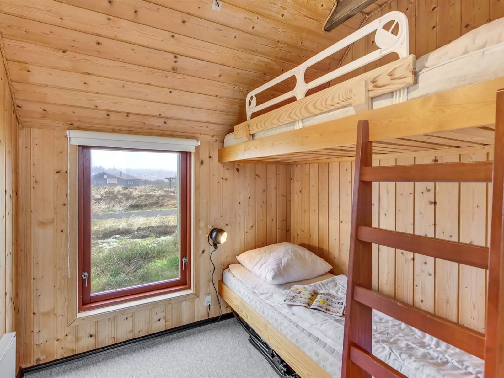 "Rayne" -  from the sea-Drinnen