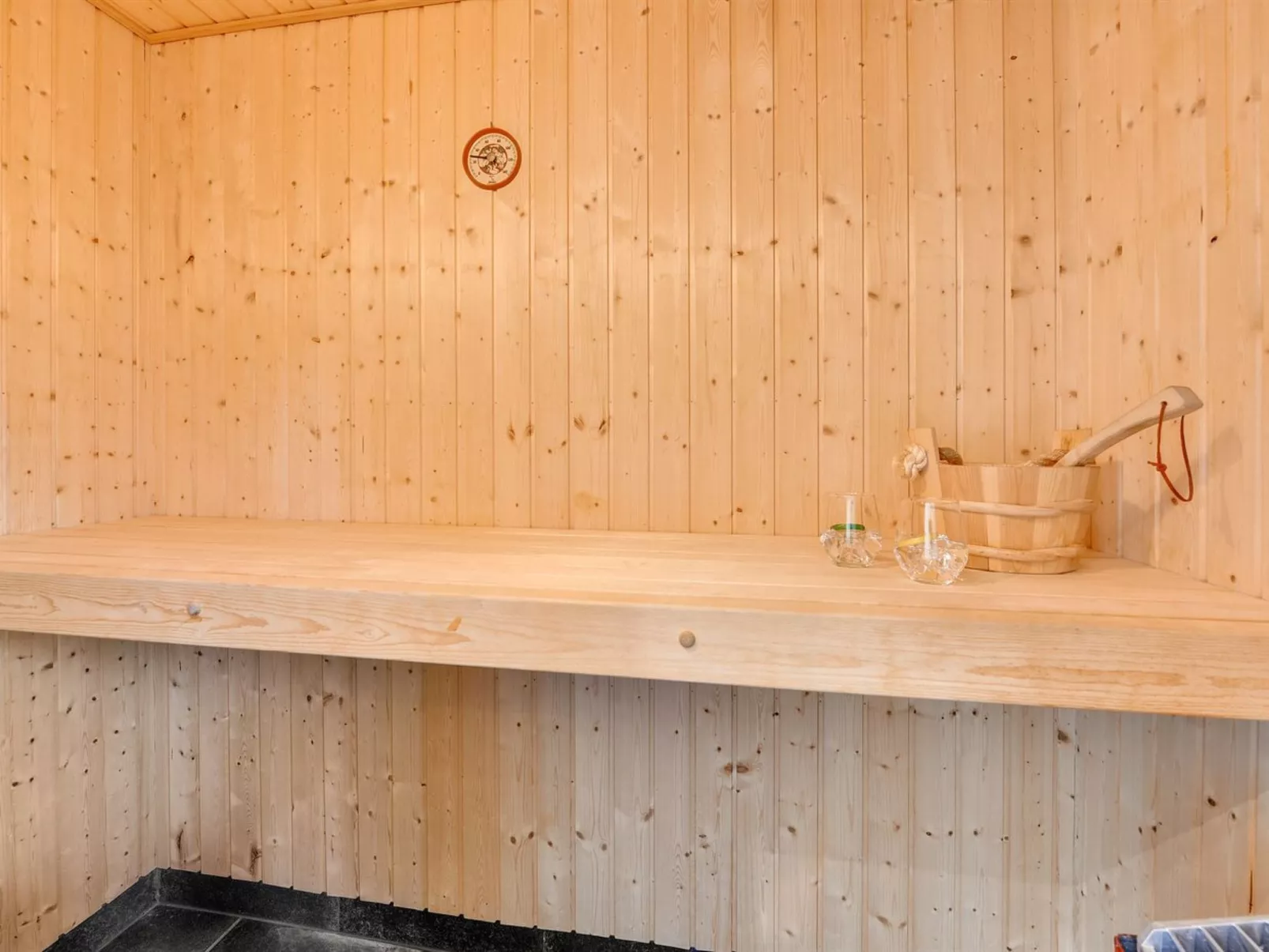 "Faye" - 600m from the sea-Inside