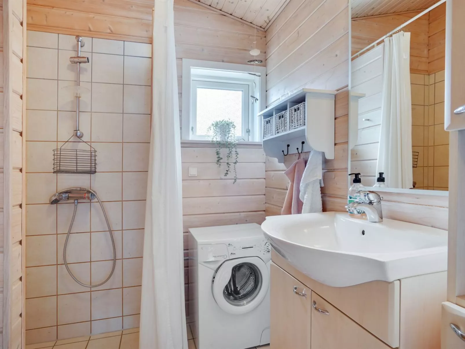 "Botwith" - 400m from the sea-Inside