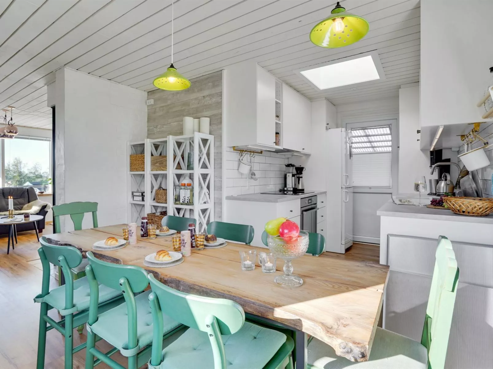 "Tomine" - 500m to the fjord-Inside