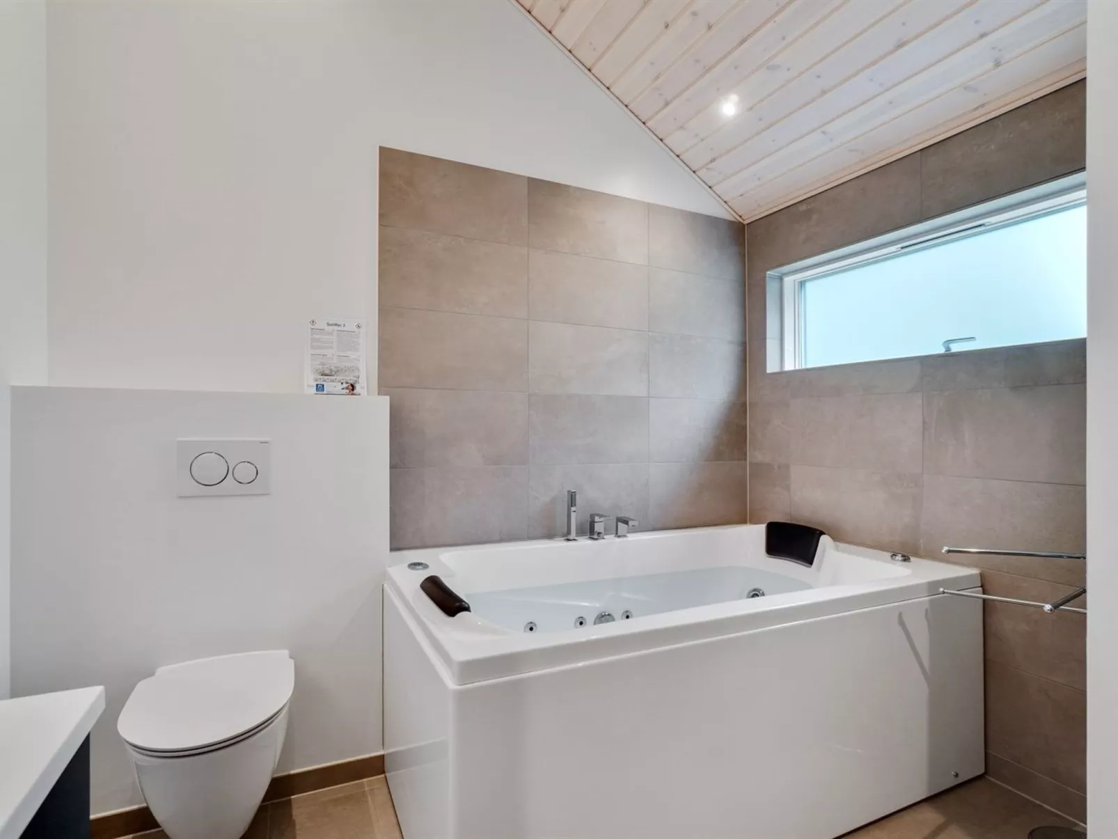 "Ella" - 1.2km to the fjord-Dedans