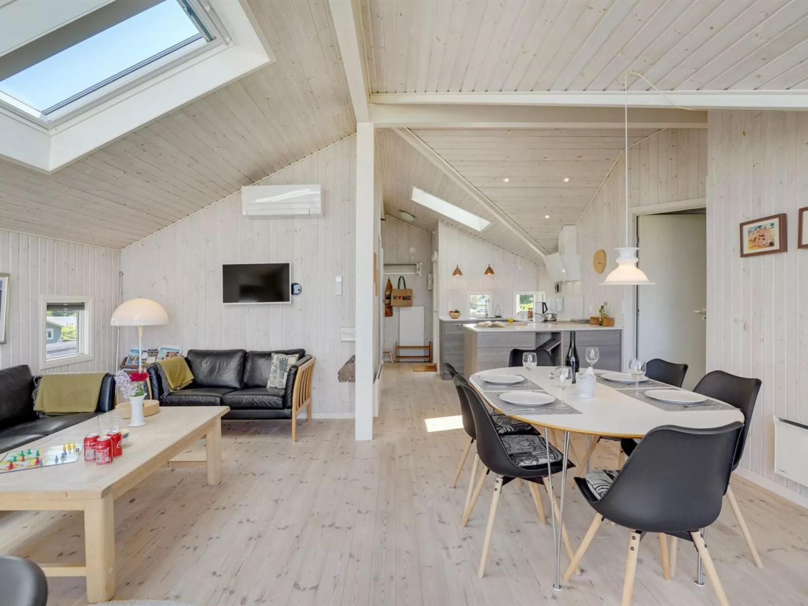 "Diertje" - 10m from the sea-Inside