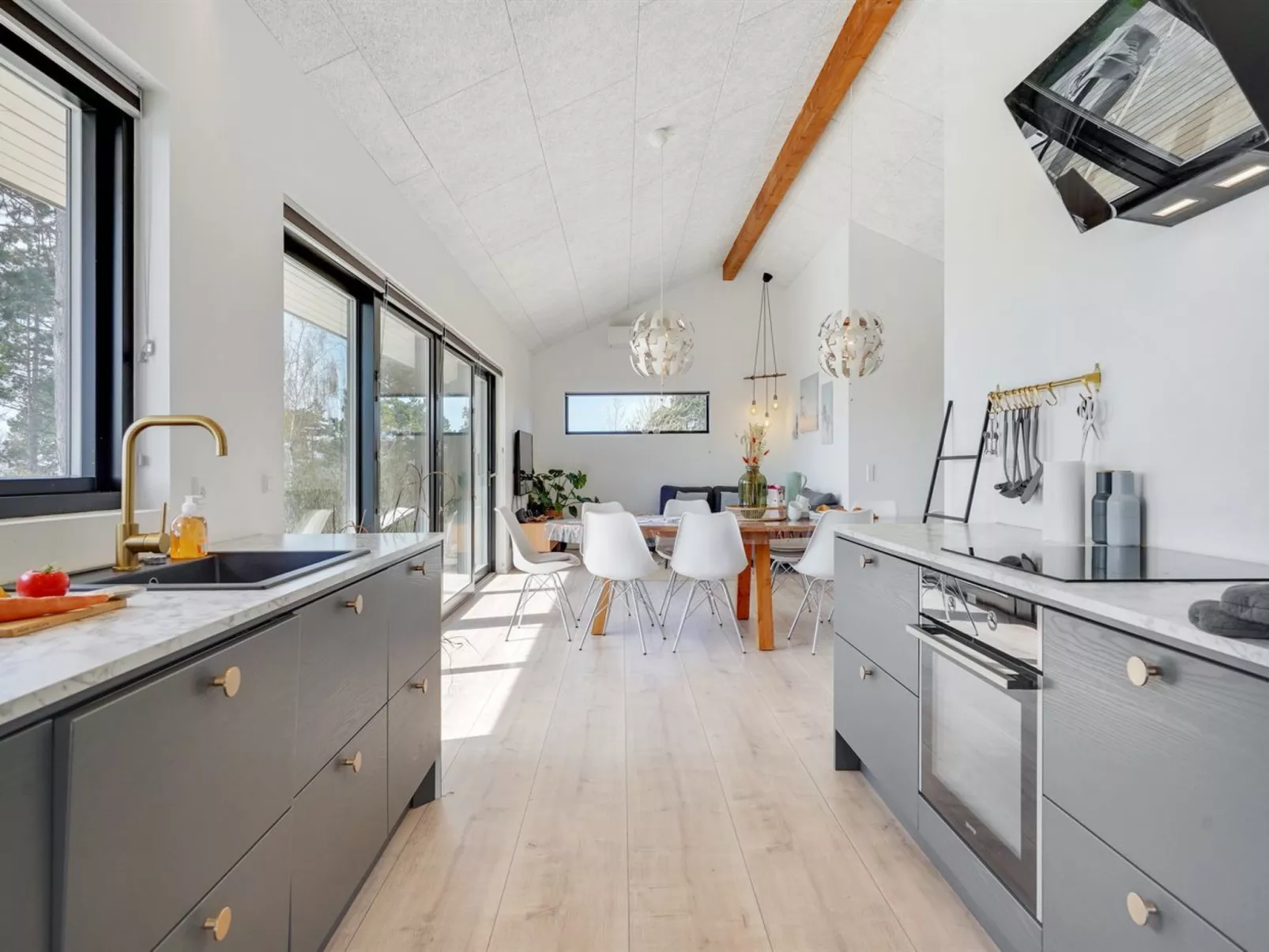 "Haley" - 150m from the sea-Dedans