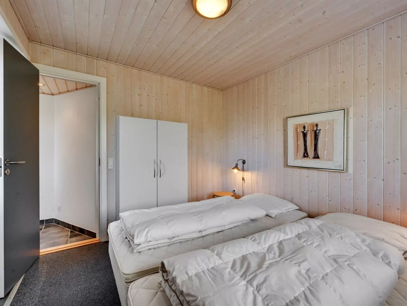 "Elizabeta" - 100m to the fjord-Drinnen