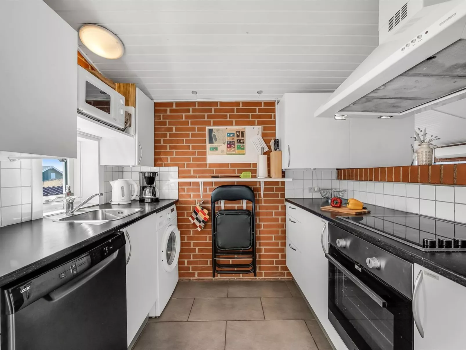 "Fia" -  from the sea-Drinnen