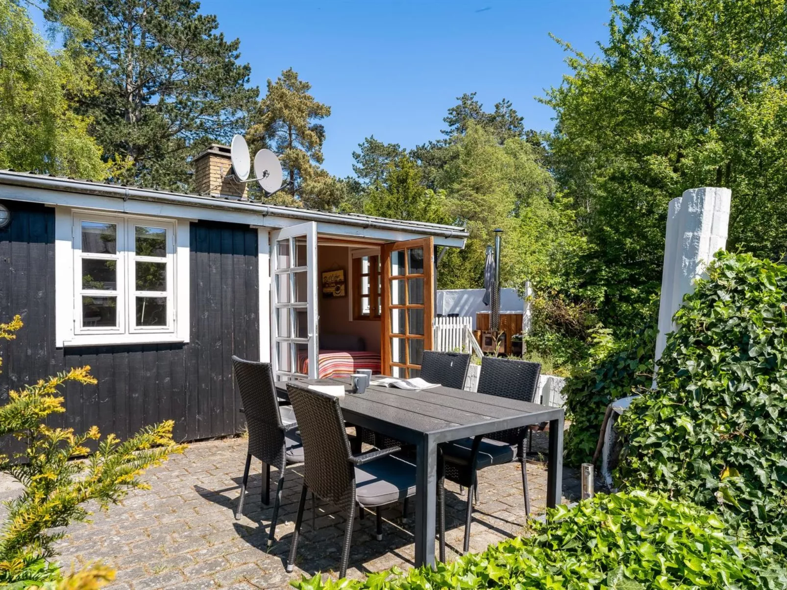 "Carly" - 100m from the sea-Draußen