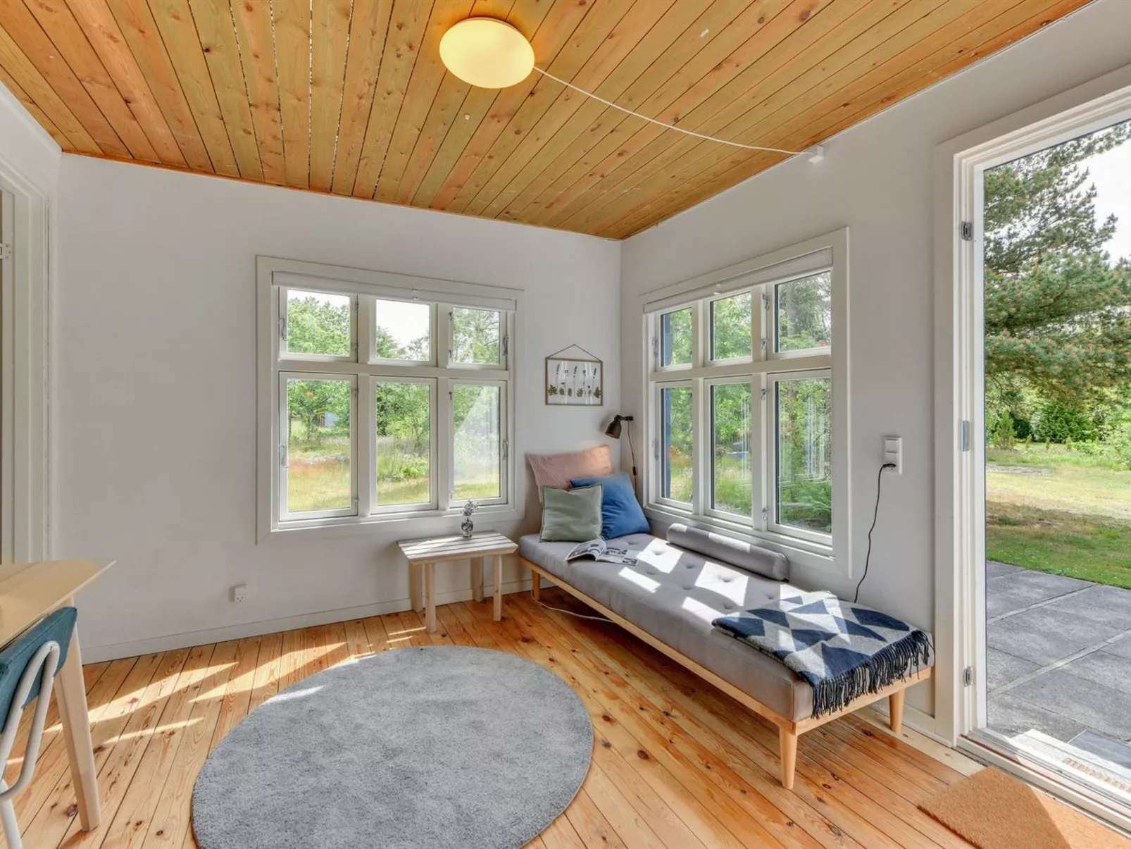 "Sebastian" - 100m to the fjord-Inside