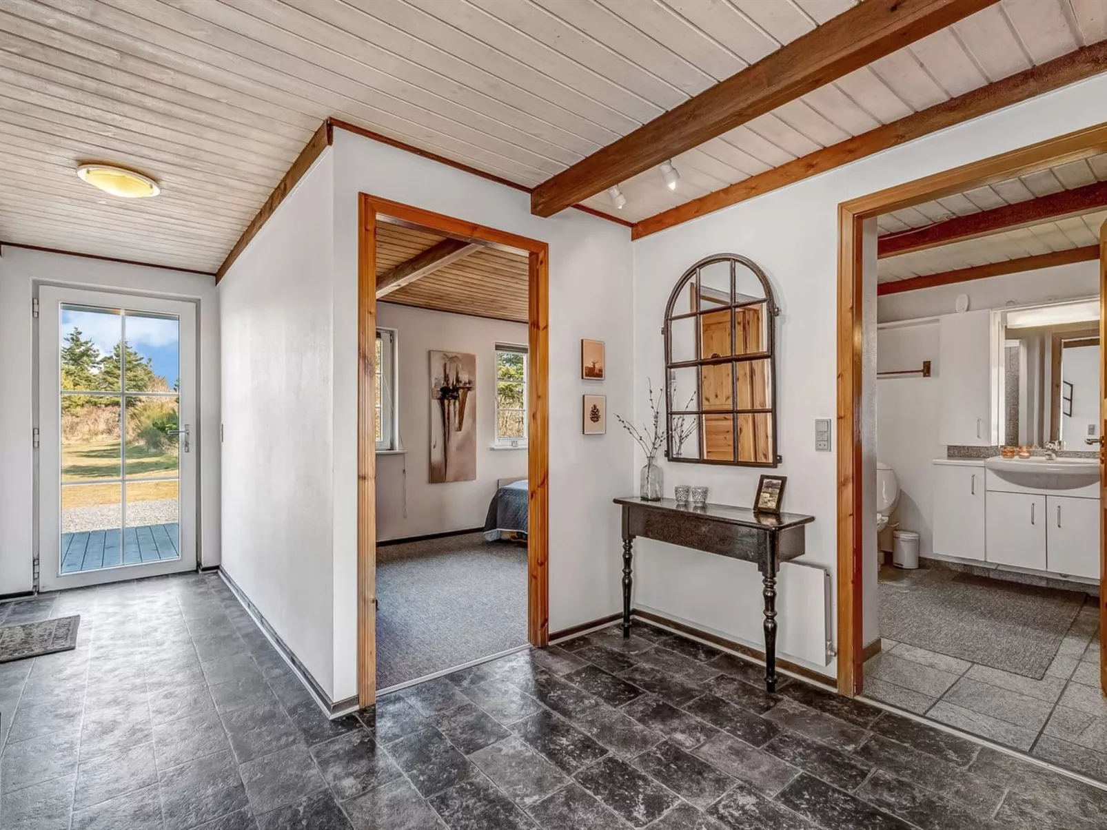 "Bjart" - 50m to the fjord-Dedans