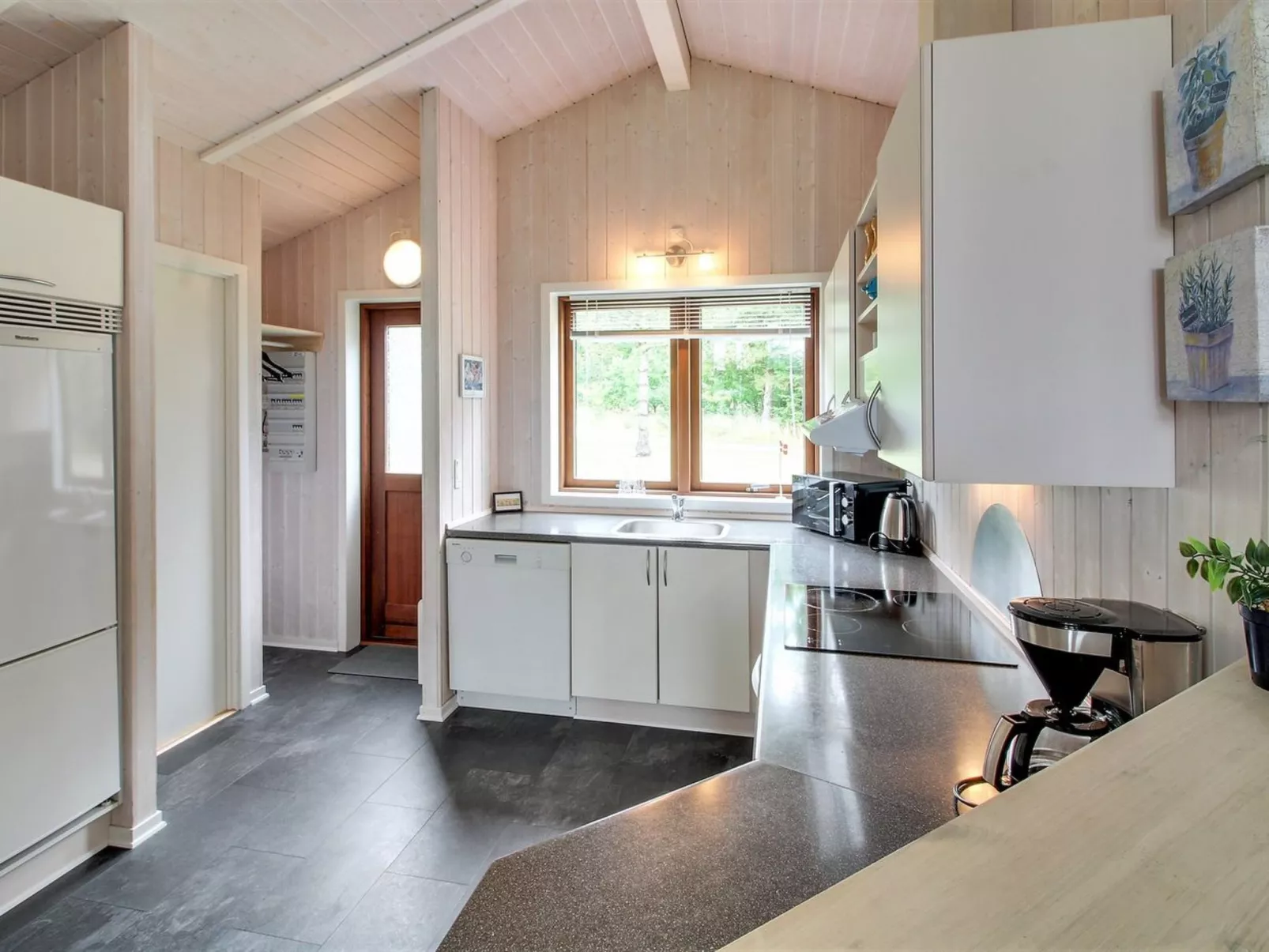 "Arvi" - 30km from the sea-Inside