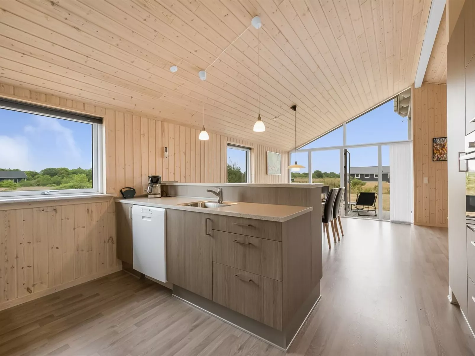 "Clement" - 500m to the fjord-Drinnen