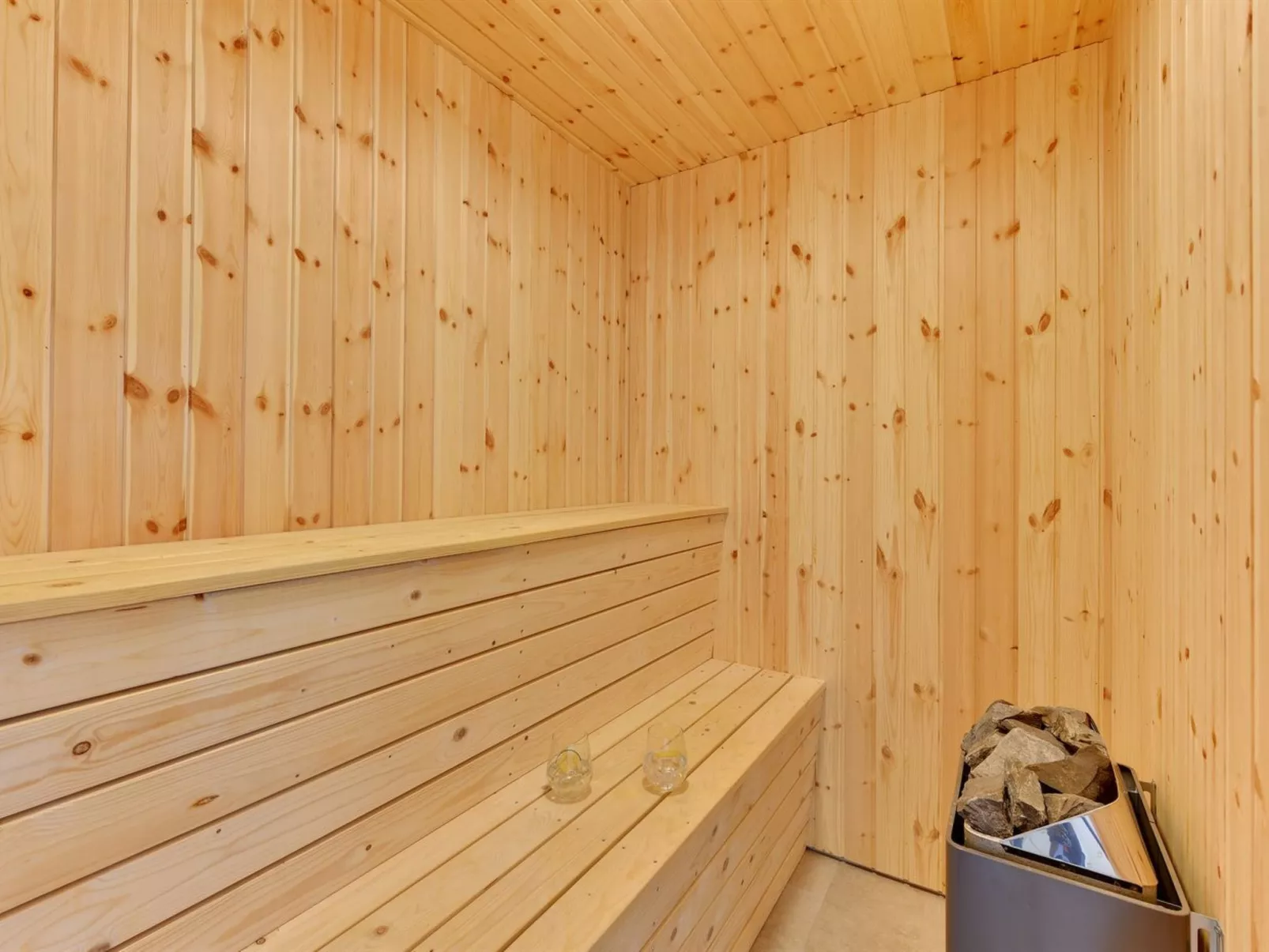 "Karen" - 900m from the sea-Drinnen