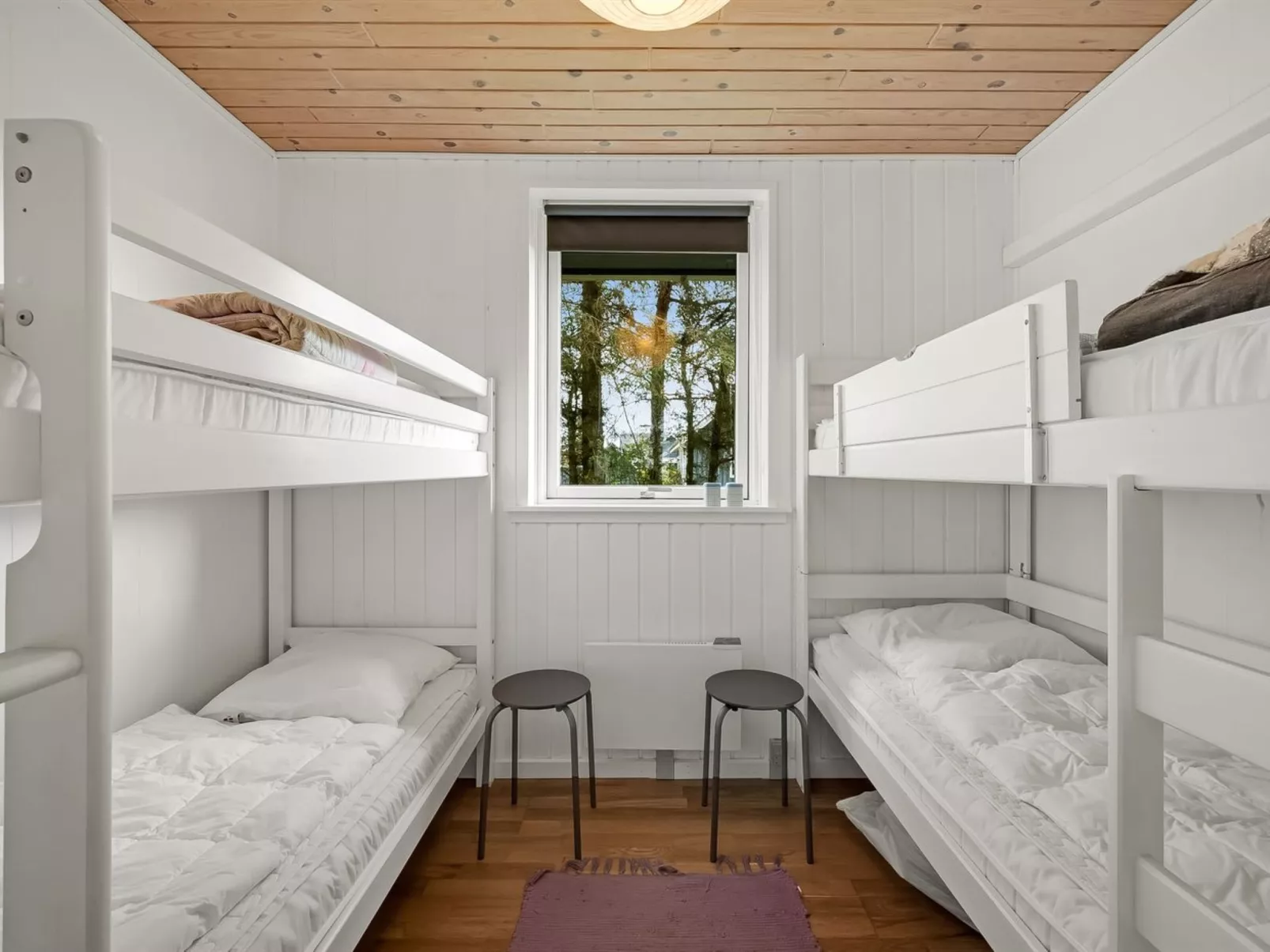 "Aleida" - 100m to the fjord-Inside