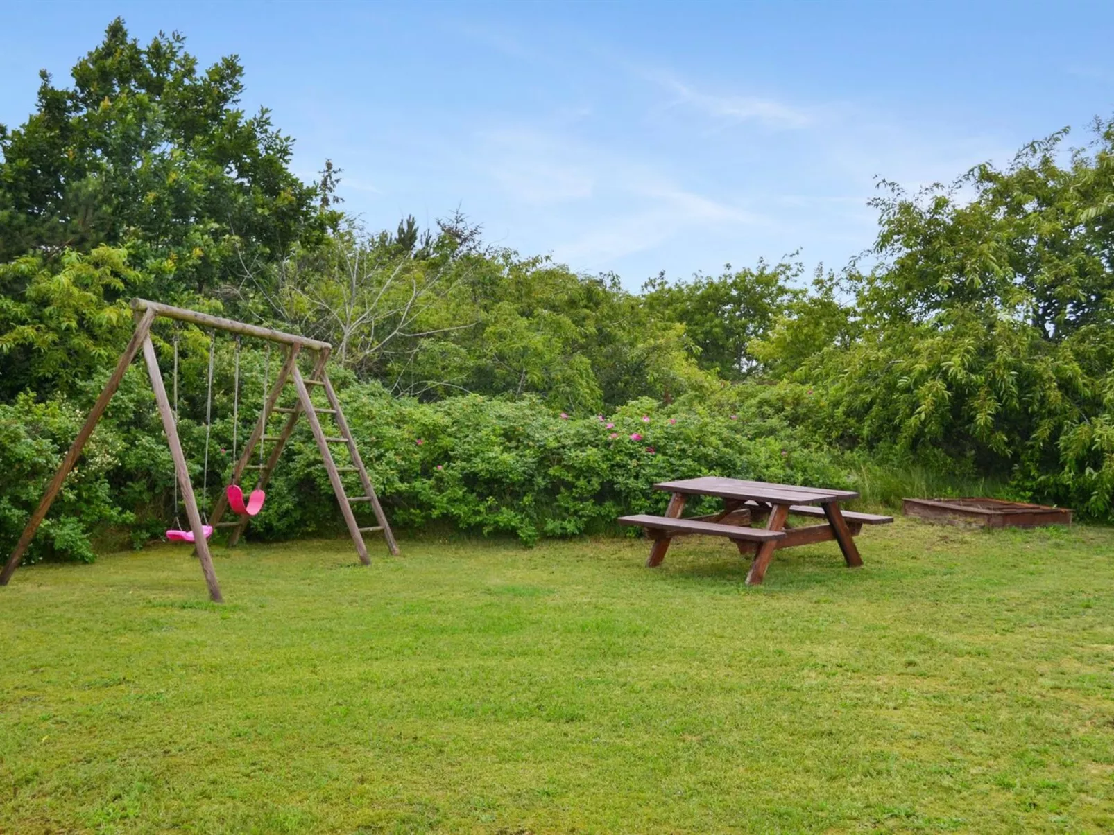 "Sylvie" - 1.5km from the sea-Outside