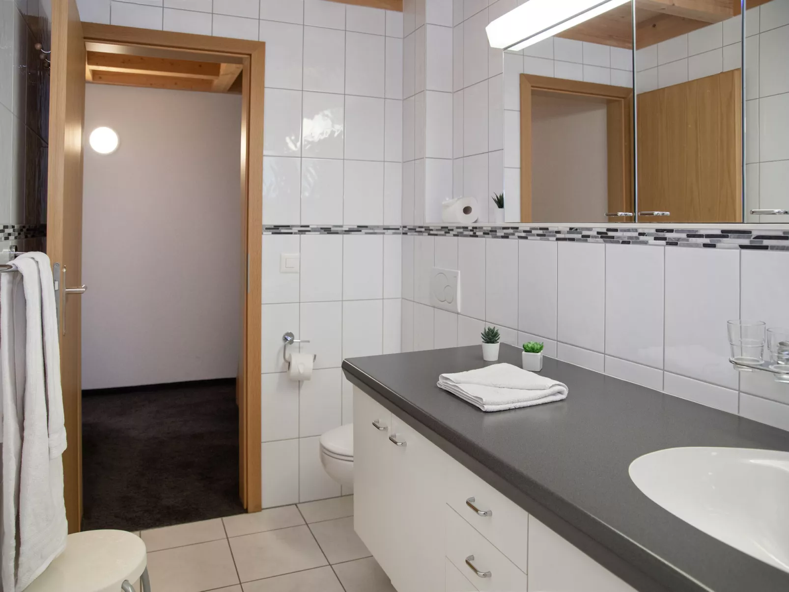 Racer's Retreat Apt.12-Drinnen