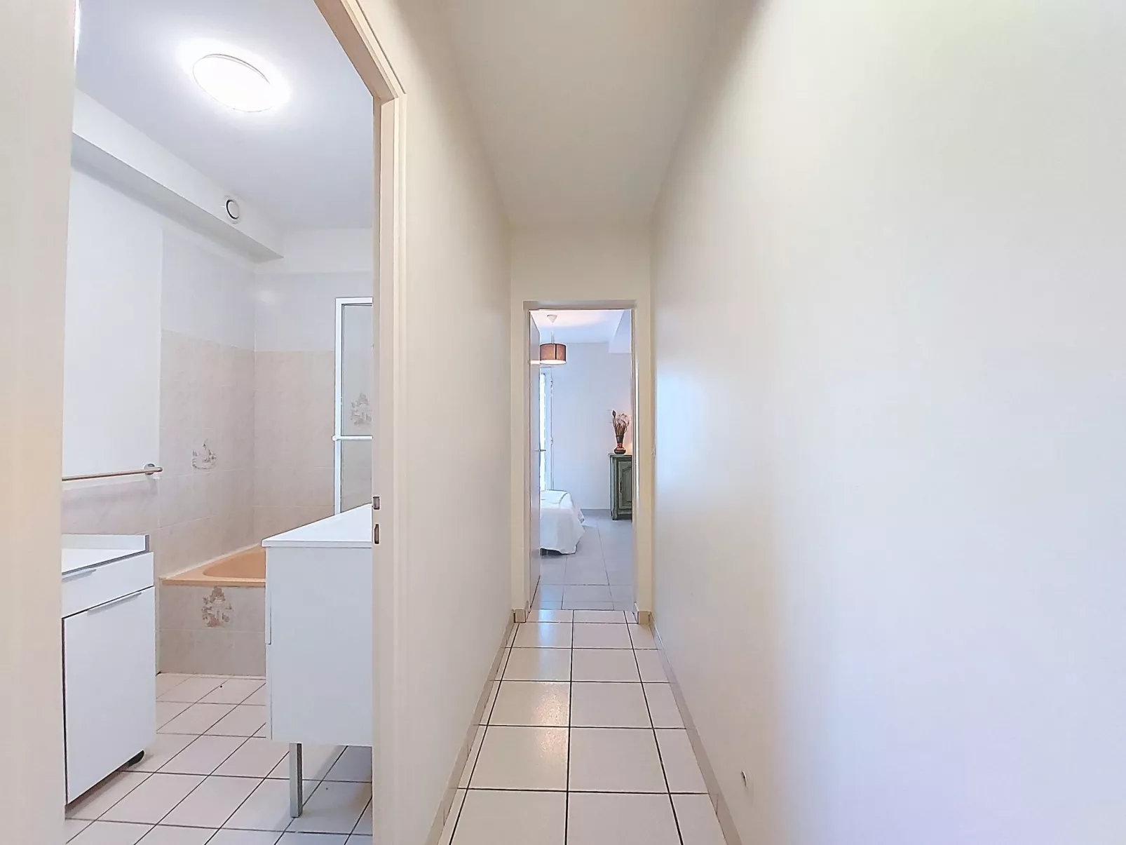 La Grande Côte-Inside