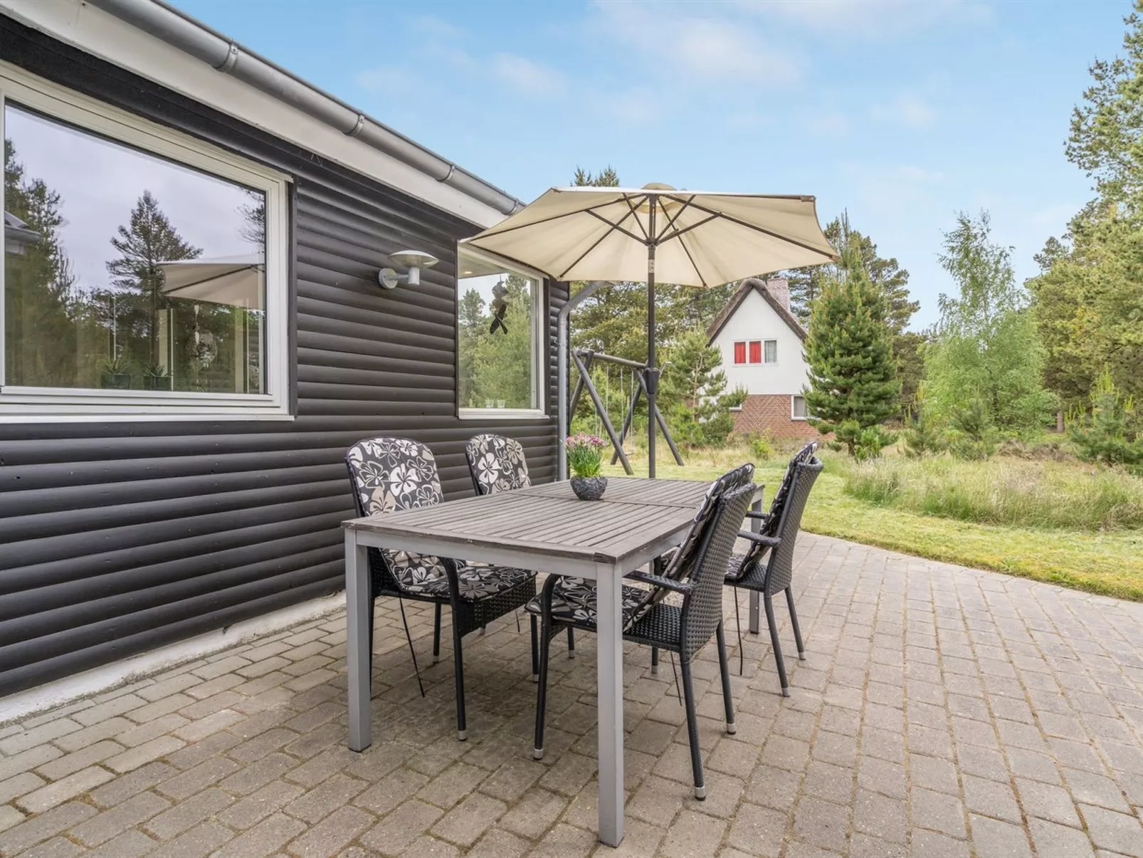 "Bjarka" - 2.9km from the sea-Draußen