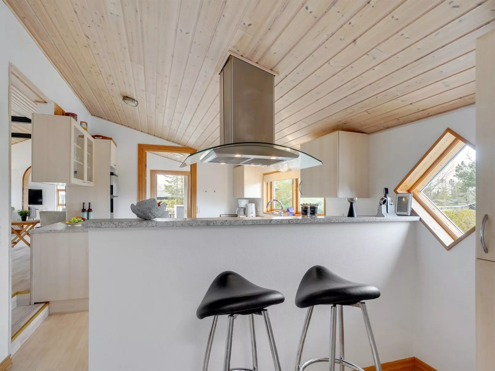 "Rafn" - 550m from the sea-Drinnen