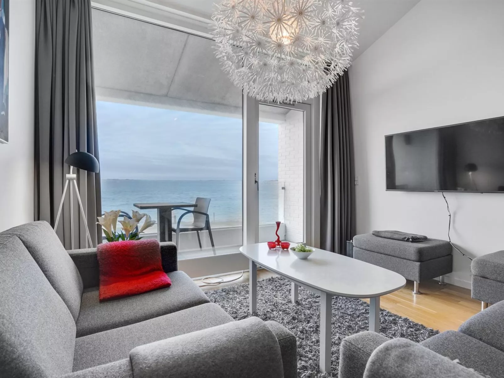 "Elvin" - 20m from the sea-Inside