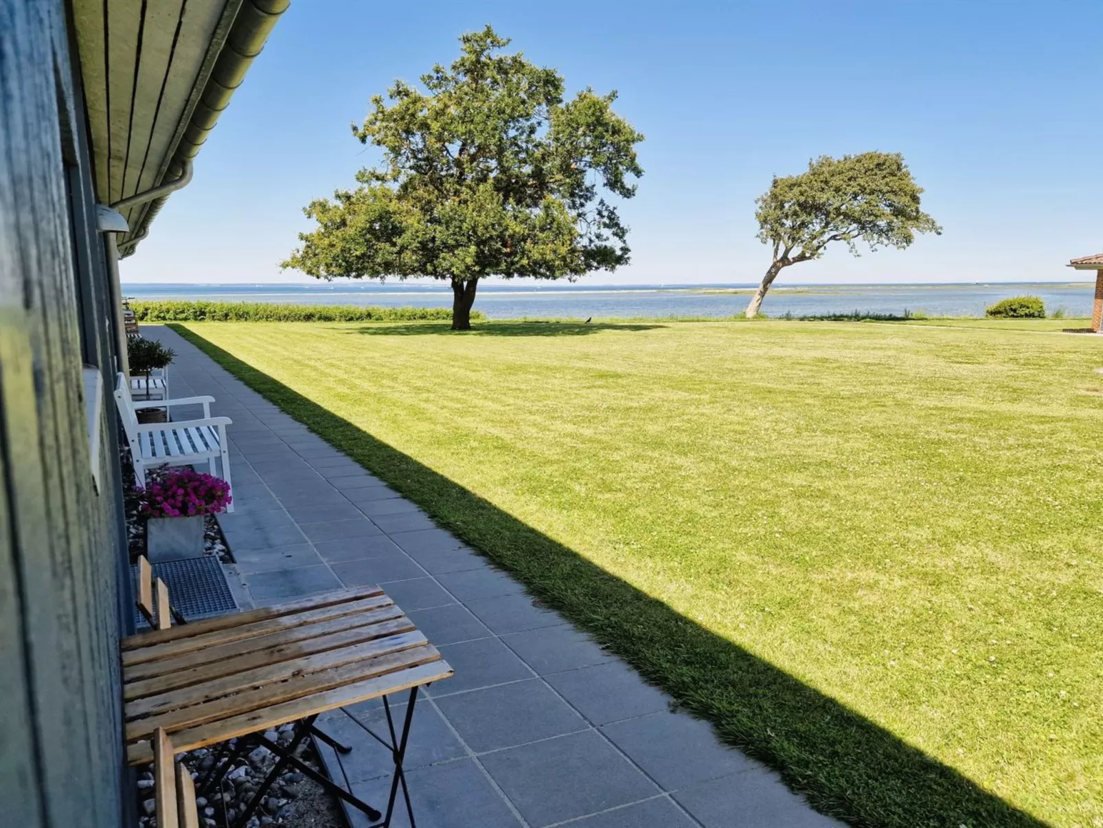 "Emira" - 50m from the sea-Outside