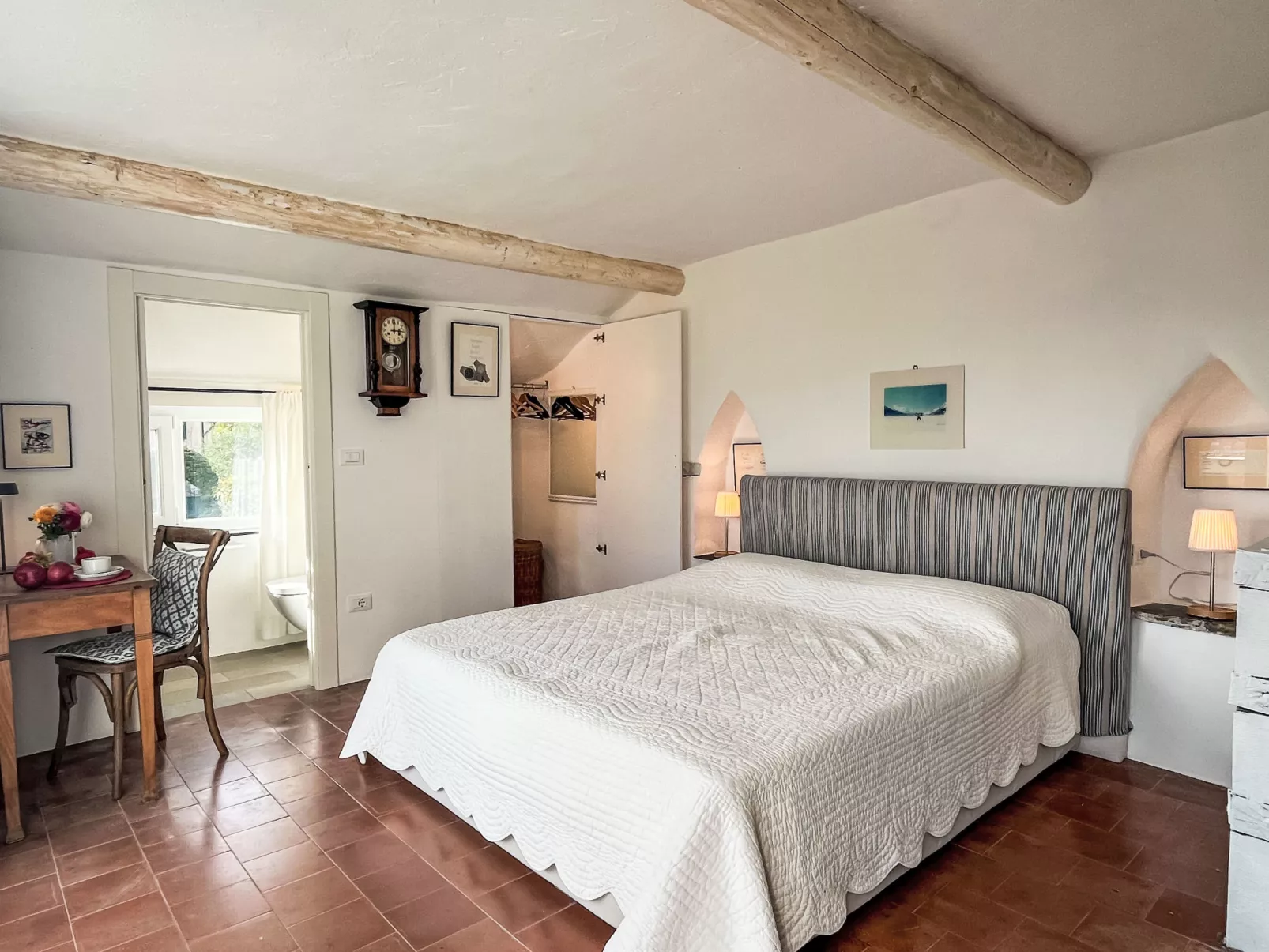 Bella Vista (DOL284)-Inside