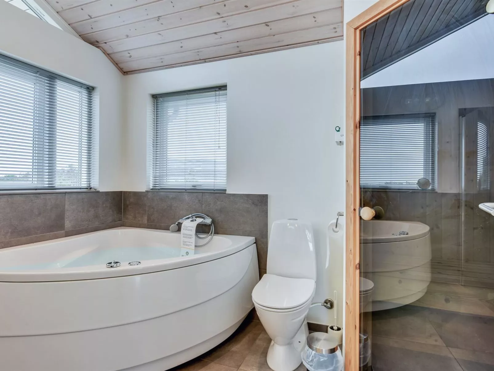 "Luzia" - 1.2km from the sea-Dedans