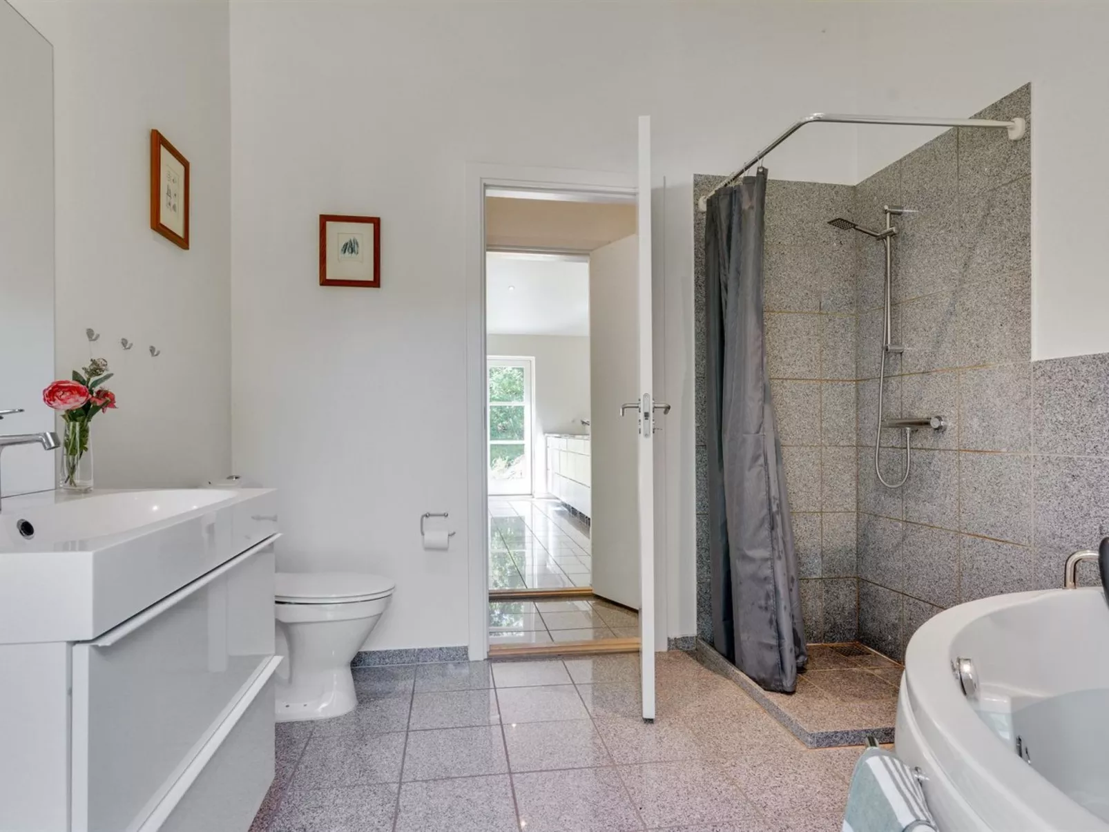 "Kringfod" - 590m from the sea-Drinnen