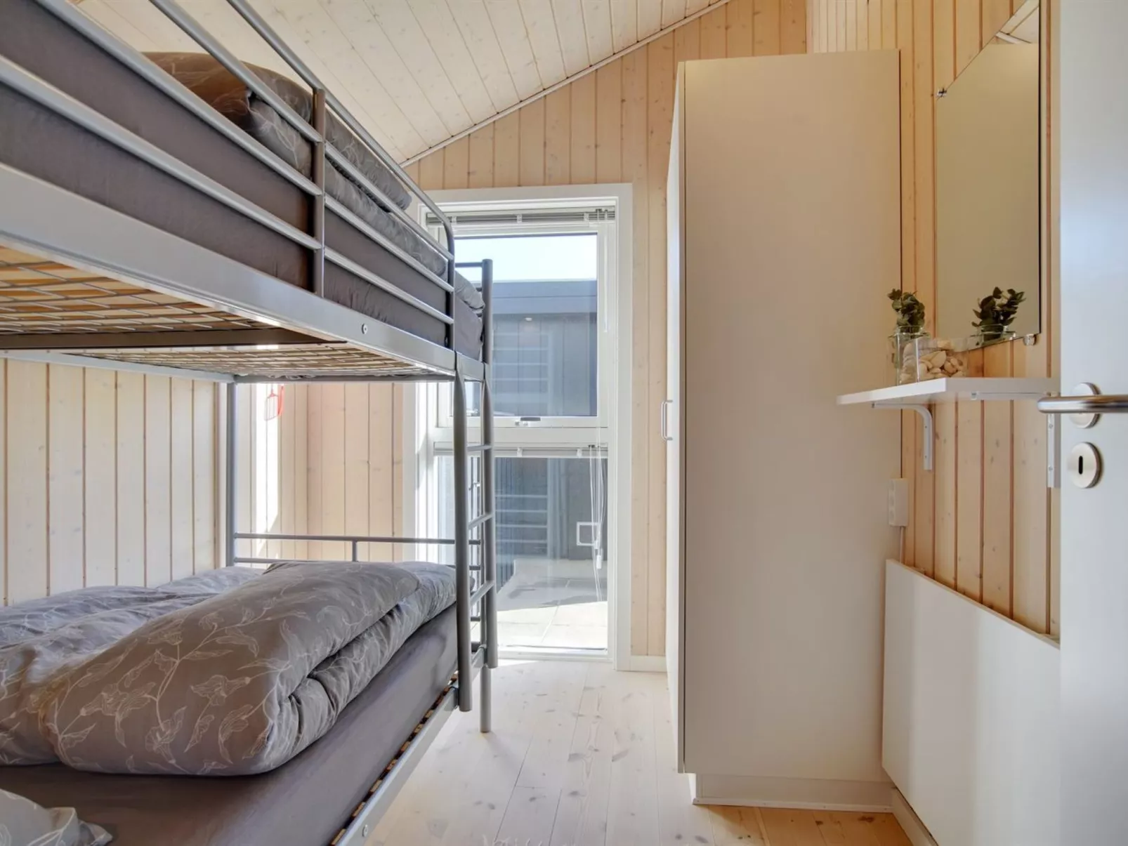 "Ulf" - 100m from the sea-Drinnen