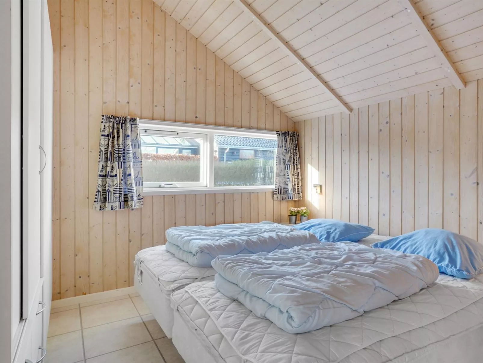 "Gertrud" -  from the sea-Drinnen