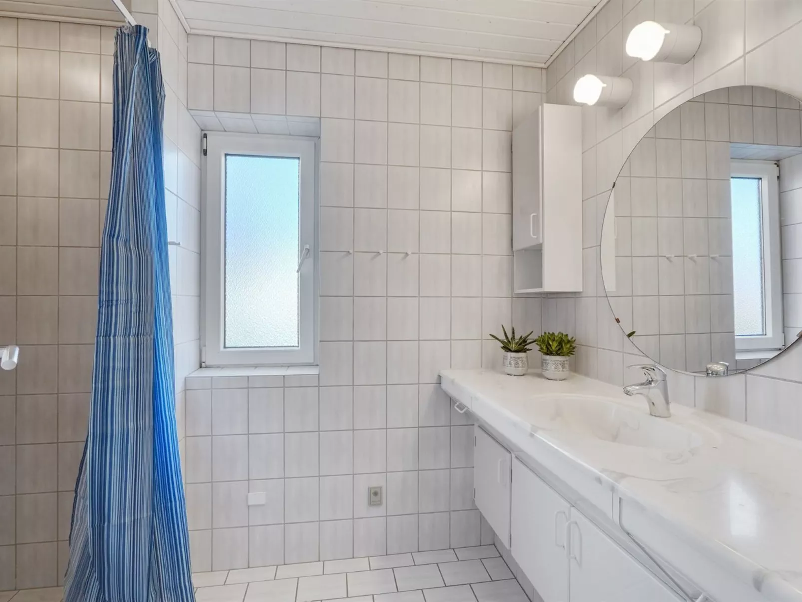 "Auguste" - 1.5km to the fjord-Inside