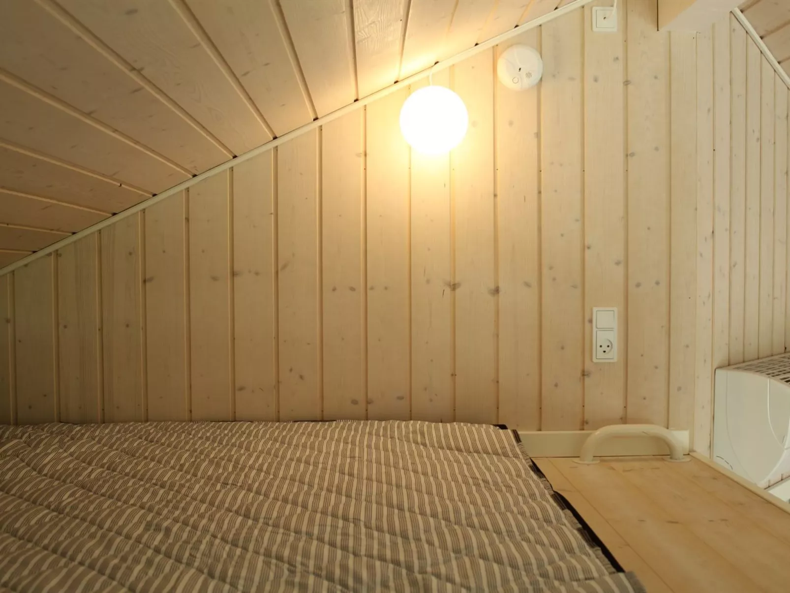 "Elevine" - 300m to the fjord-Dedans