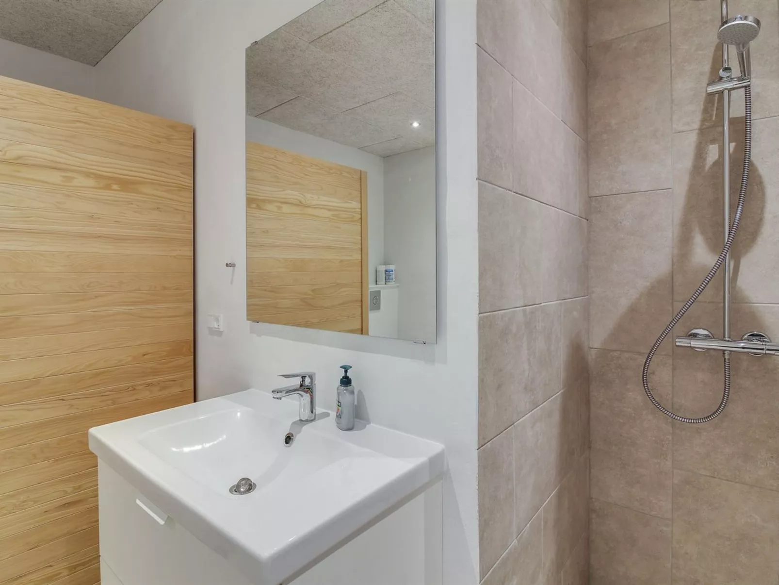 "Laulu" - 2km from the sea-Inside