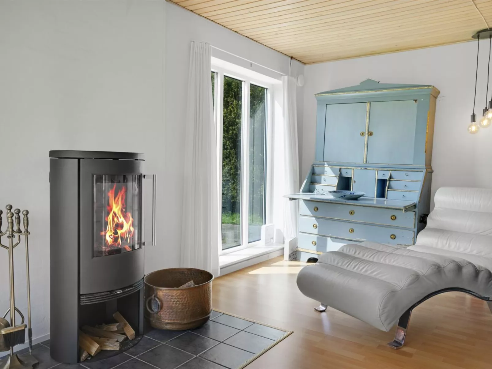 "Yorick" - 1km from the sea-Inside