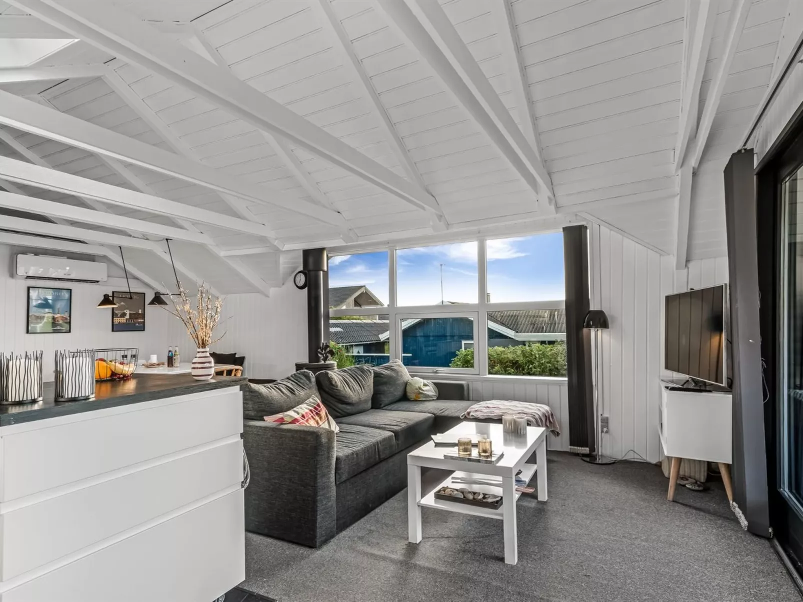 "Aksinja" - 250m to the fjord-Inside