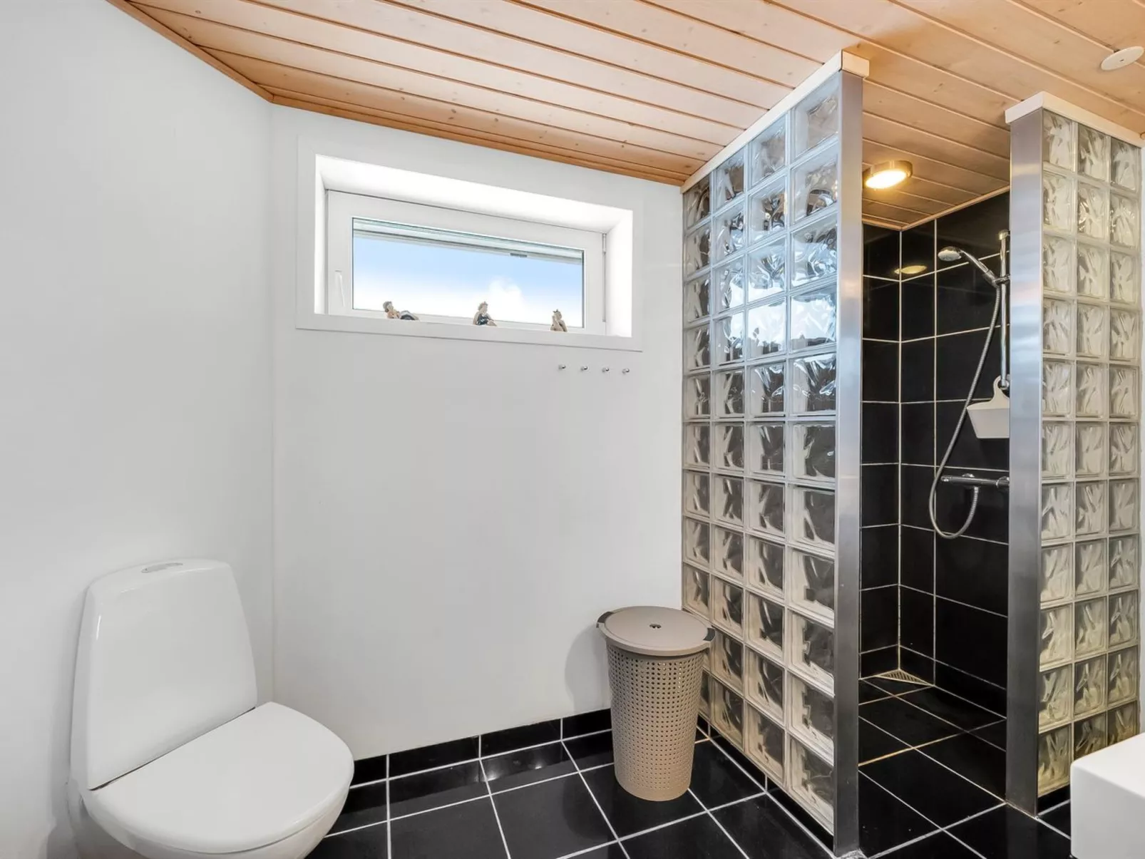 "Sissan" - 900m from the sea-Drinnen