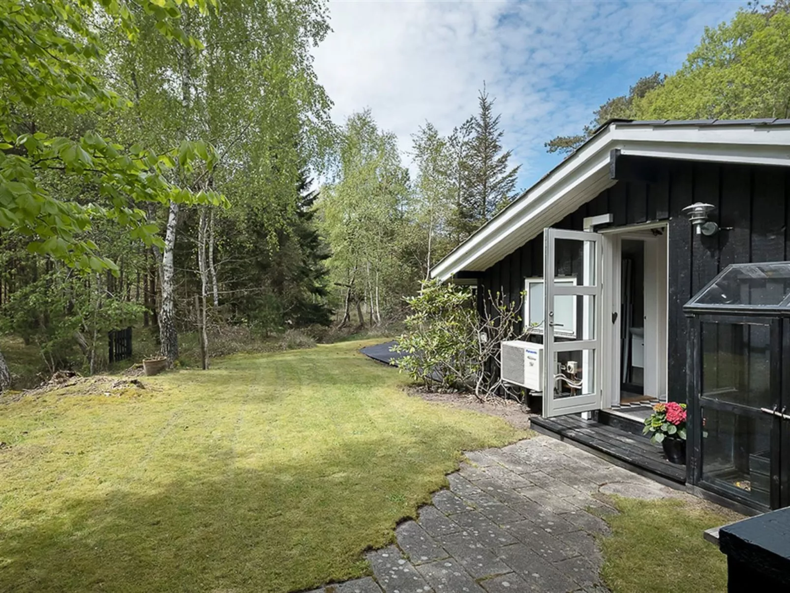 "Amabel" - 200m from the sea-Outside