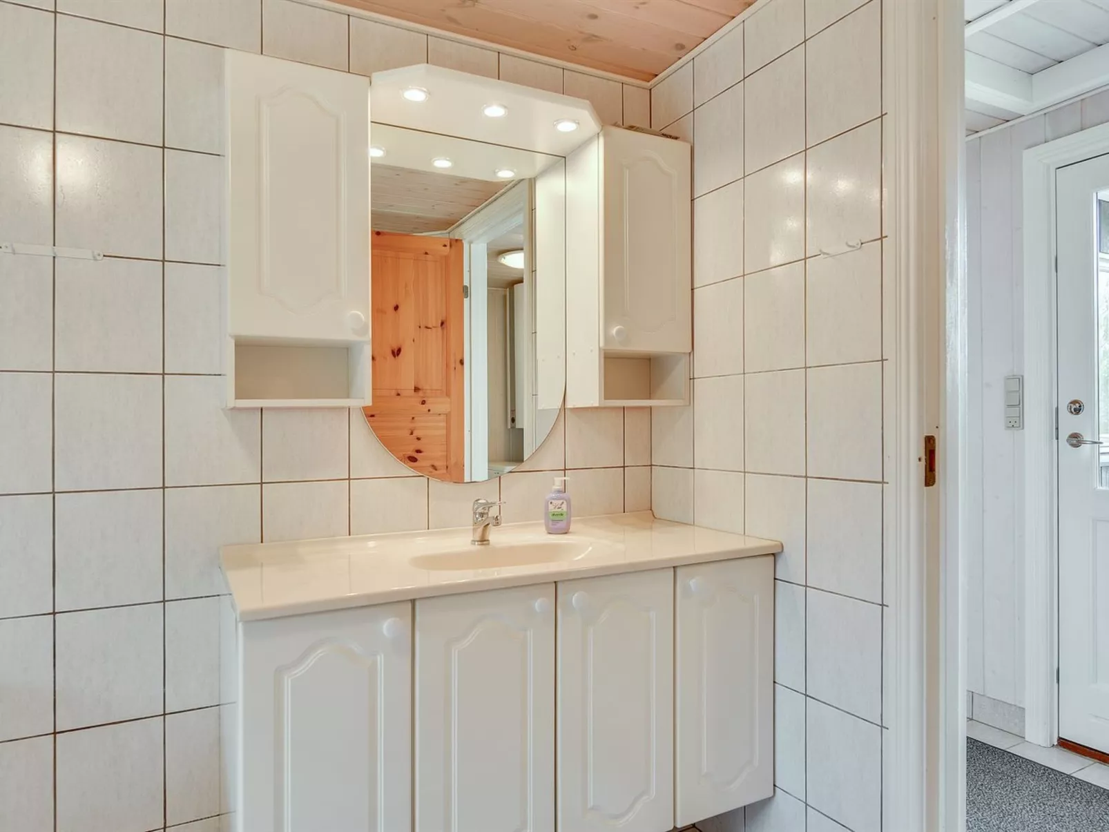 "Hildegarde" - 900m from the sea-Inside