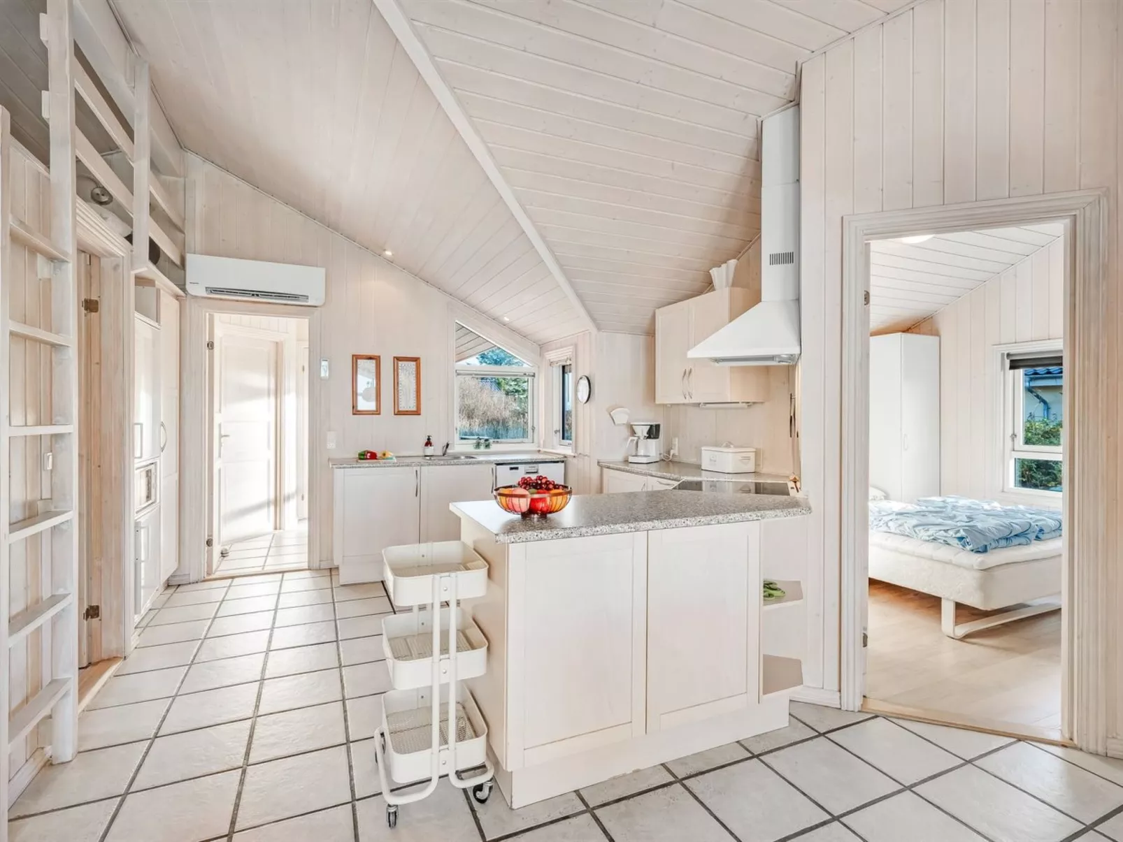 "Hermandine" - 700m from the sea-Inside