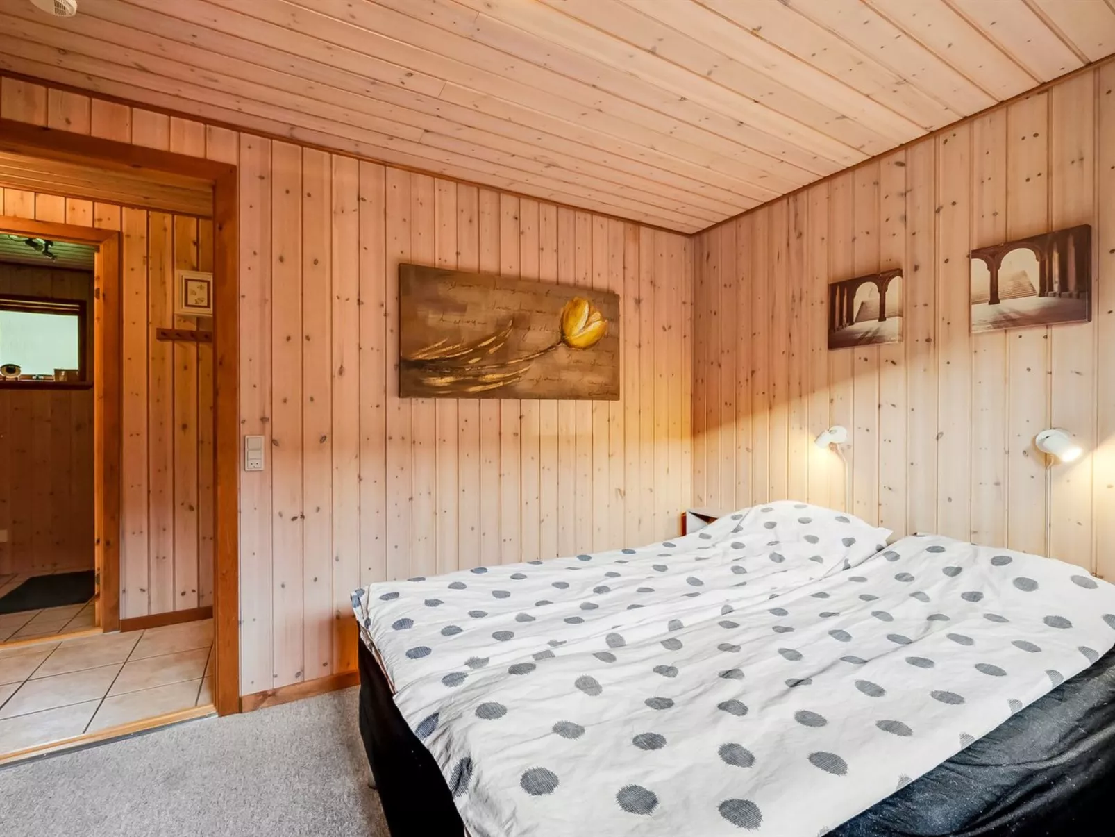 "Engeline" - 300m to the fjord-Drinnen