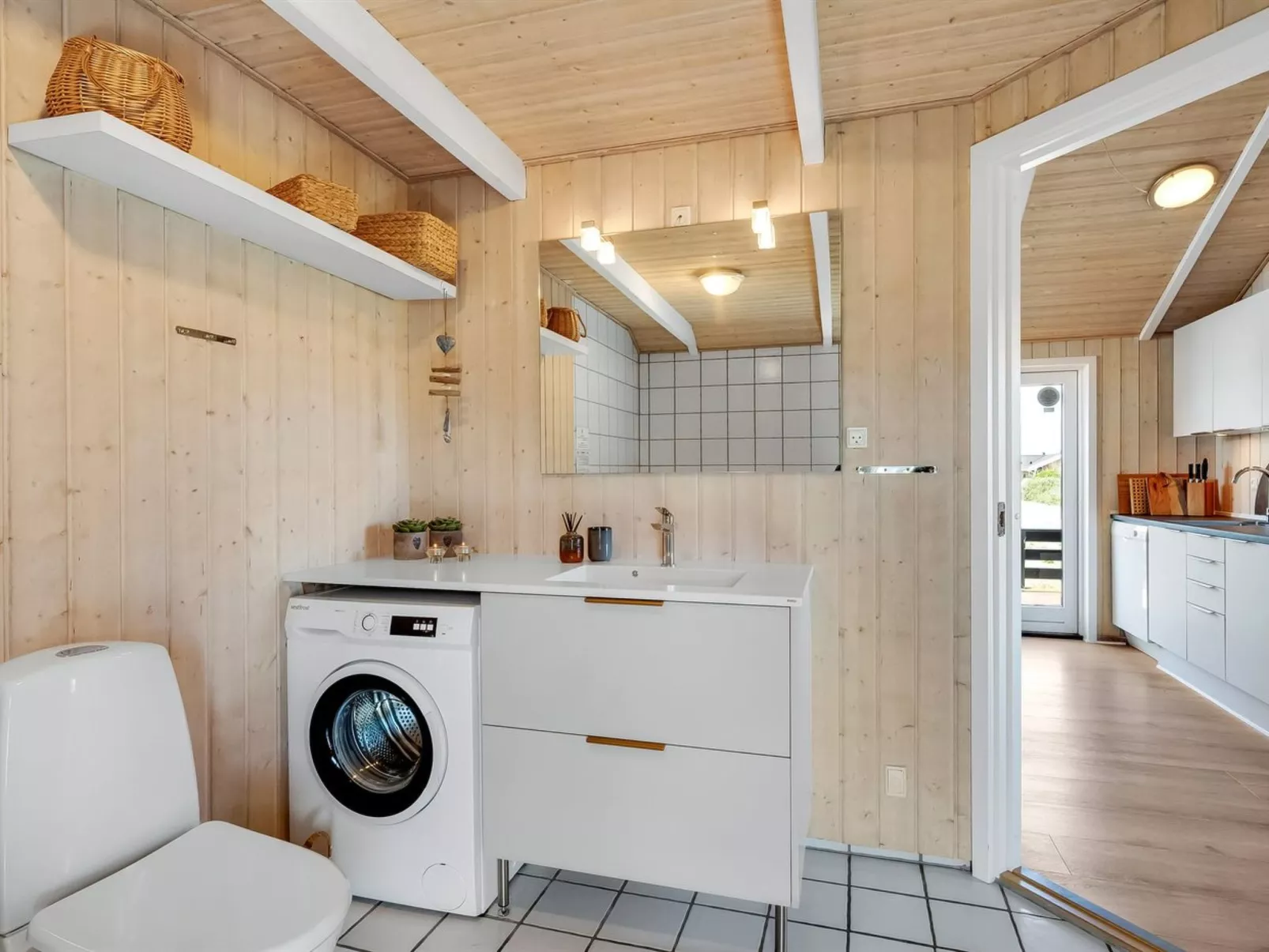 "Fejzo" - 700m to the fjord-Inside