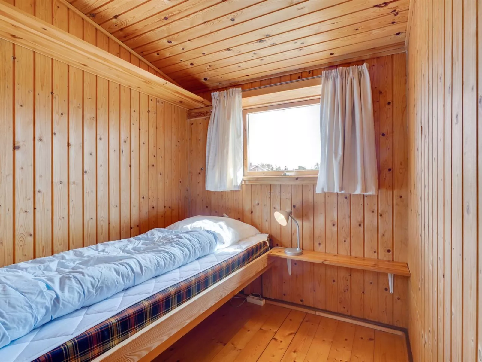 "Suki" - 650m from the sea-Inside