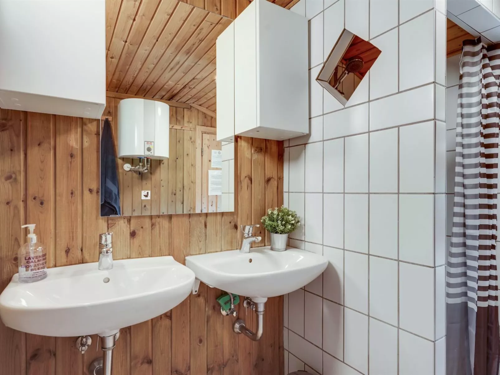 "Biarni" - 300m from the sea-Drinnen