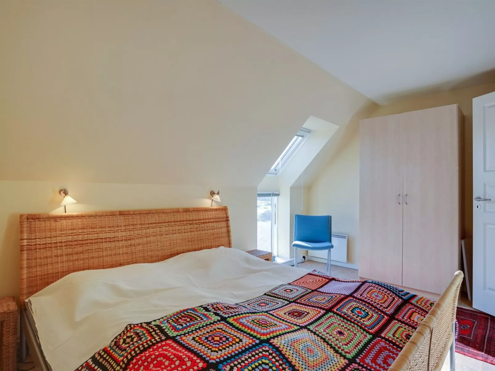 "Line" - 10m from the sea-Dedans