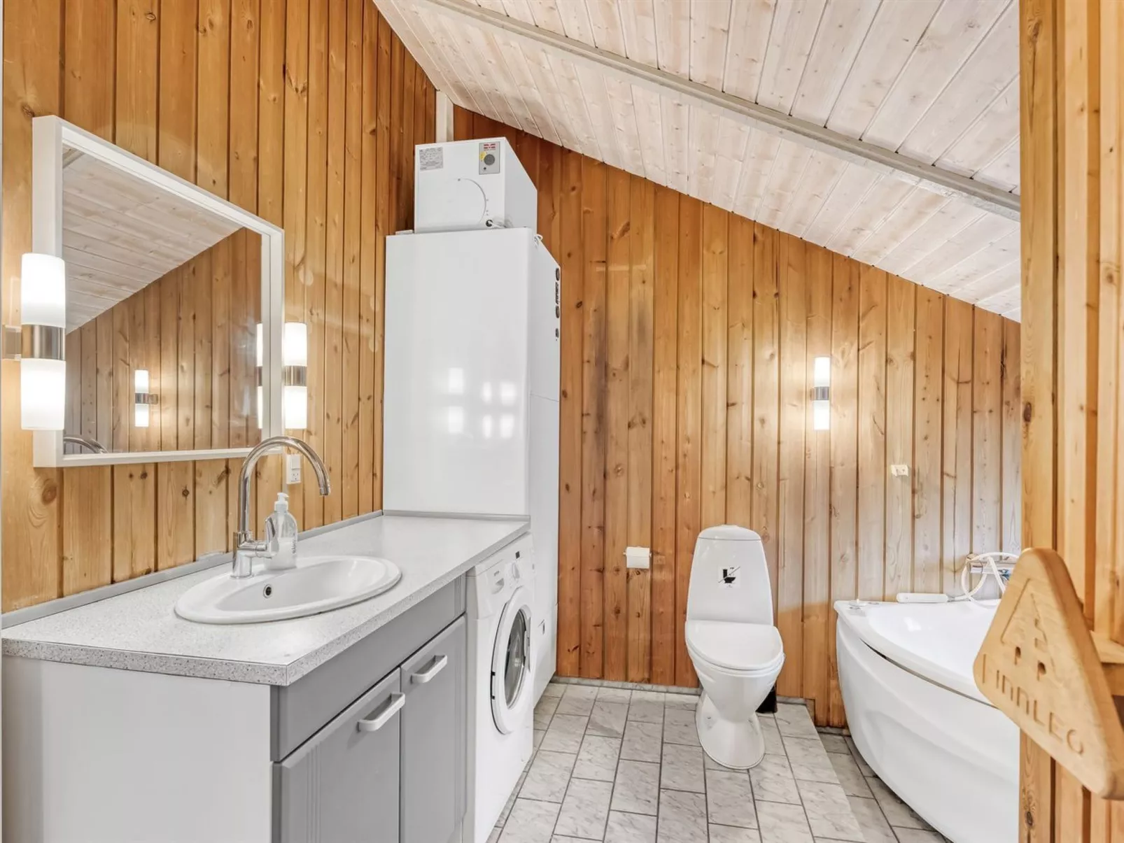 "Hithin" - 800m from the sea-Inside