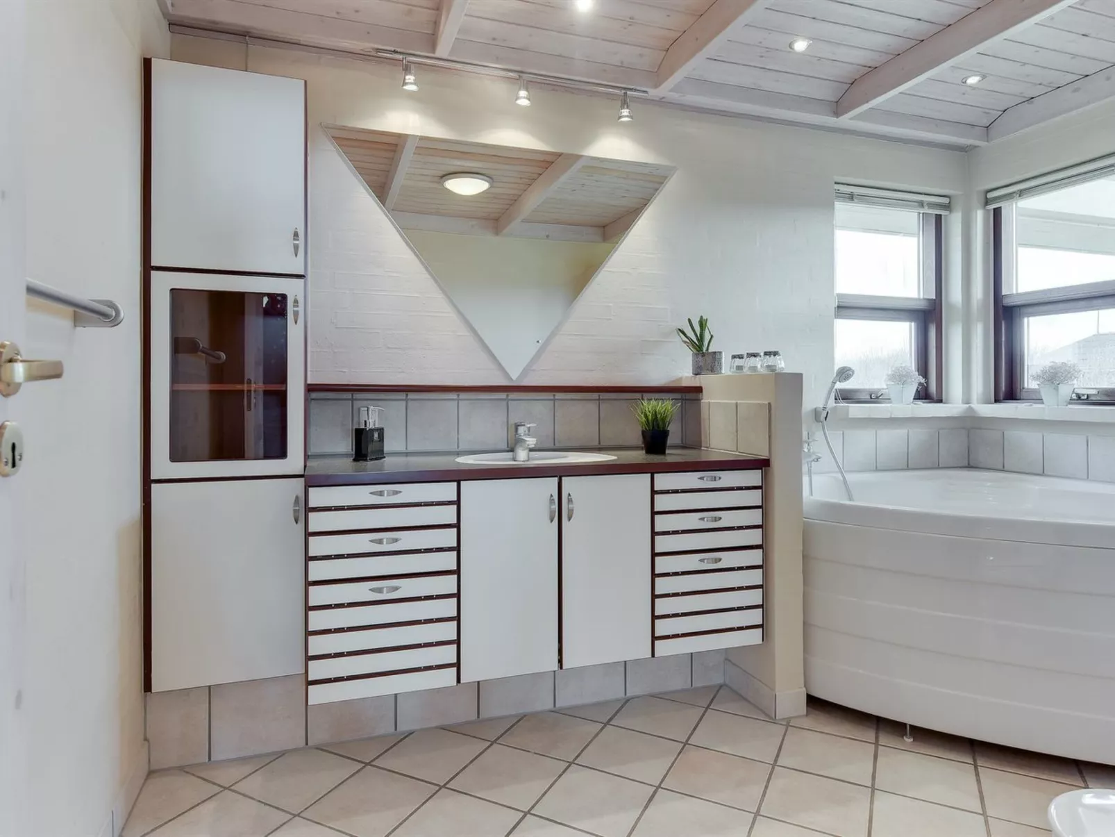 "Fam" - 300m from the sea-Inside